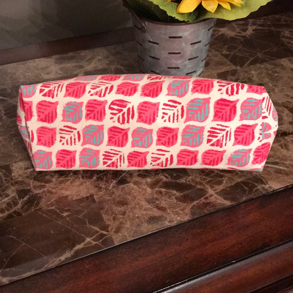 🆕 Clarins makeup bag. - Picture 6 of 6
